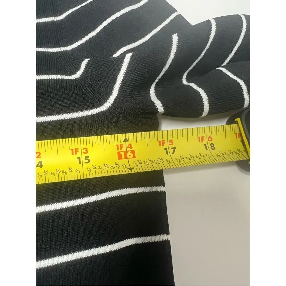 Cable & Gauge Women’s Size M Black White Green Striped V-Neck Sweater
